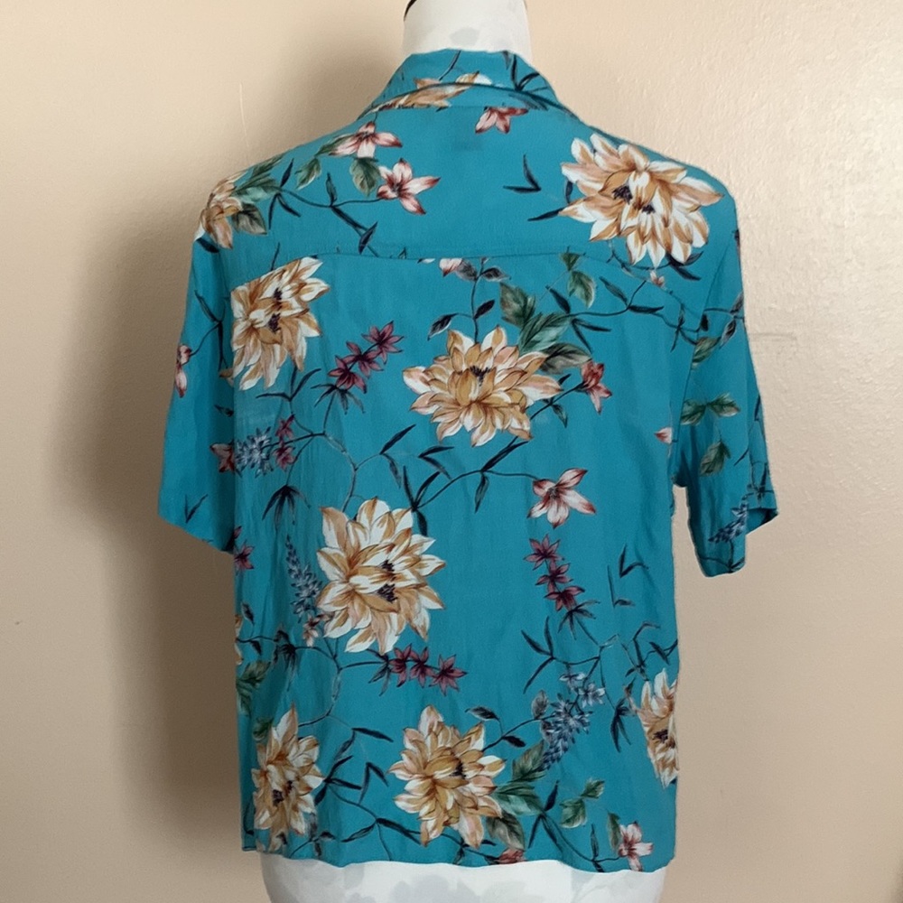 Karen Kane Aqua Floral Tie Front Camp Shirt - Picture 4 of 7
